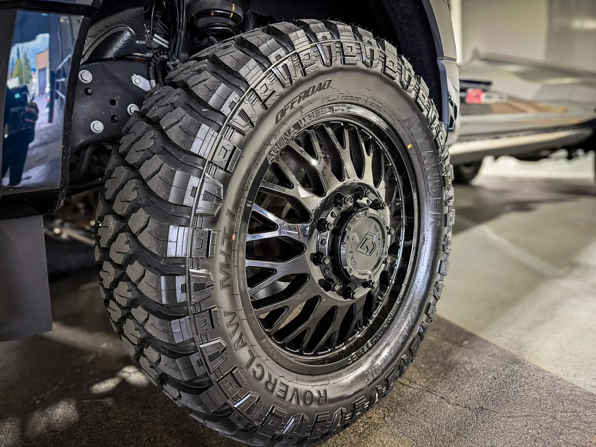 2025 Ford F-450 Super Duty Platinum - Photo 11