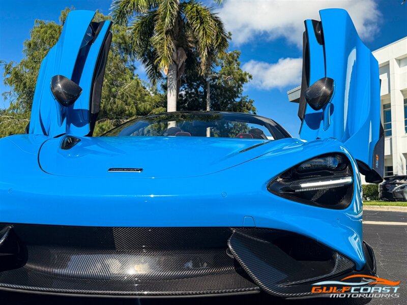 Used 2022 McLaren 765LT photo 3