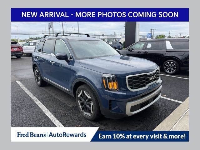Used 2024 Kia Telluride S w/ S Sunroof Package