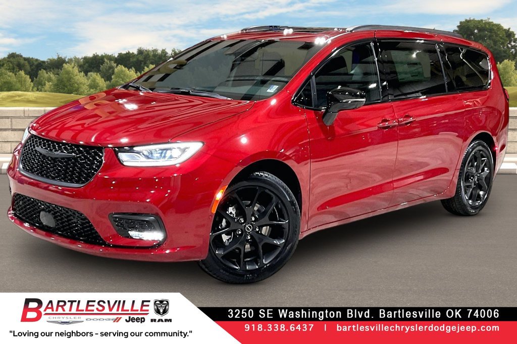 New 2026 Chrysler Pacifica Select w/ S Appearance Package