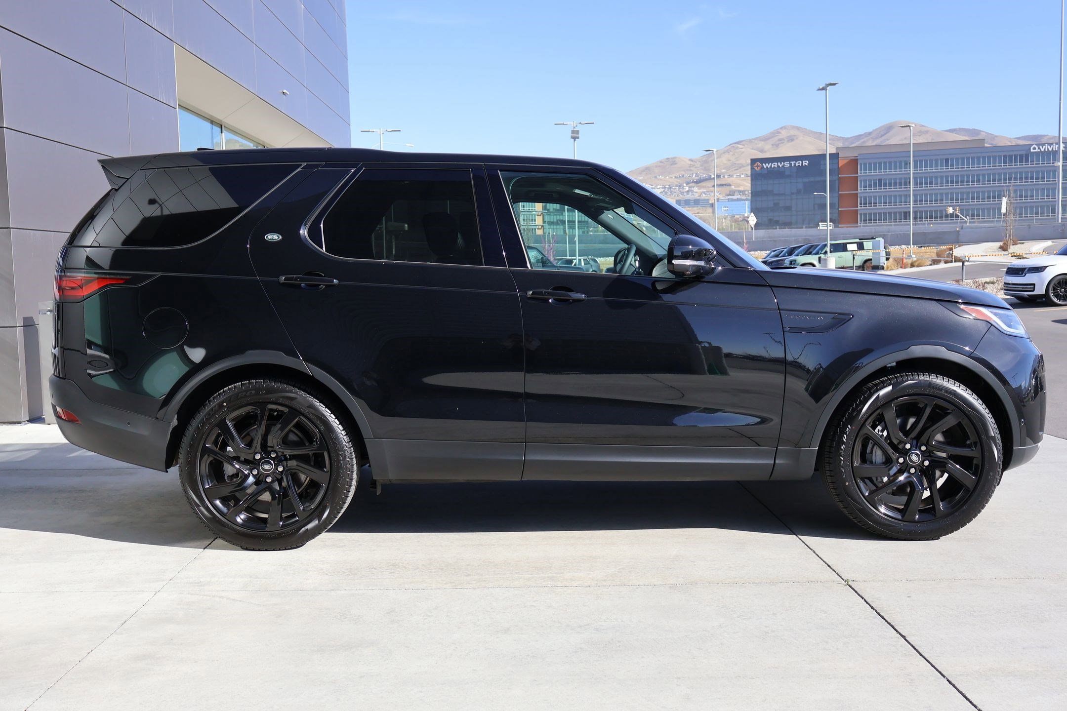 2025 Land Rover Discovery S