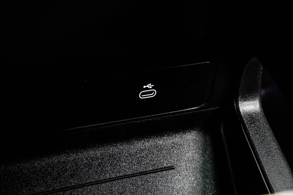 2025 Land Rover Defender 110 S