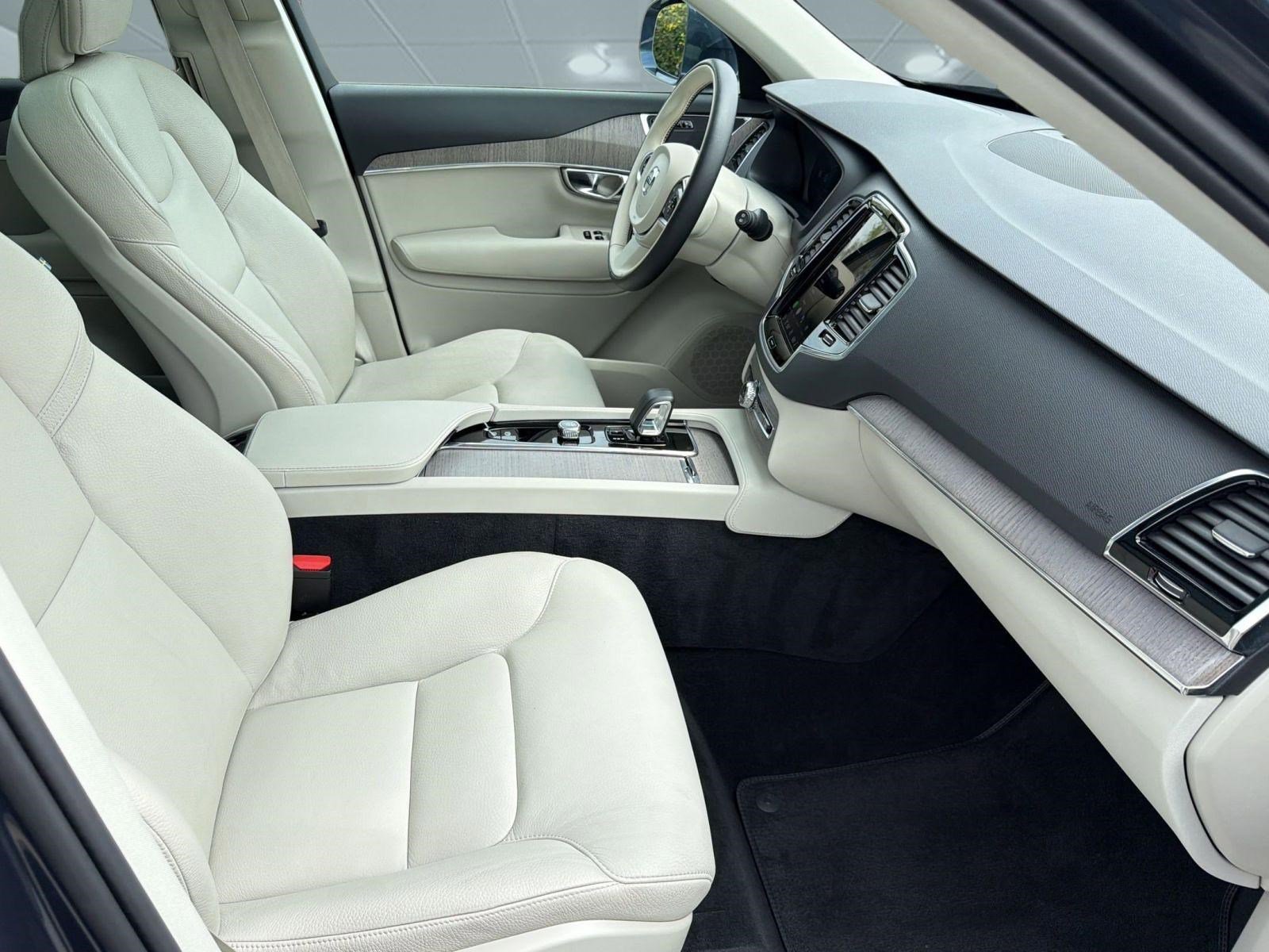 2023 Volvo Xc90 B6 Plus