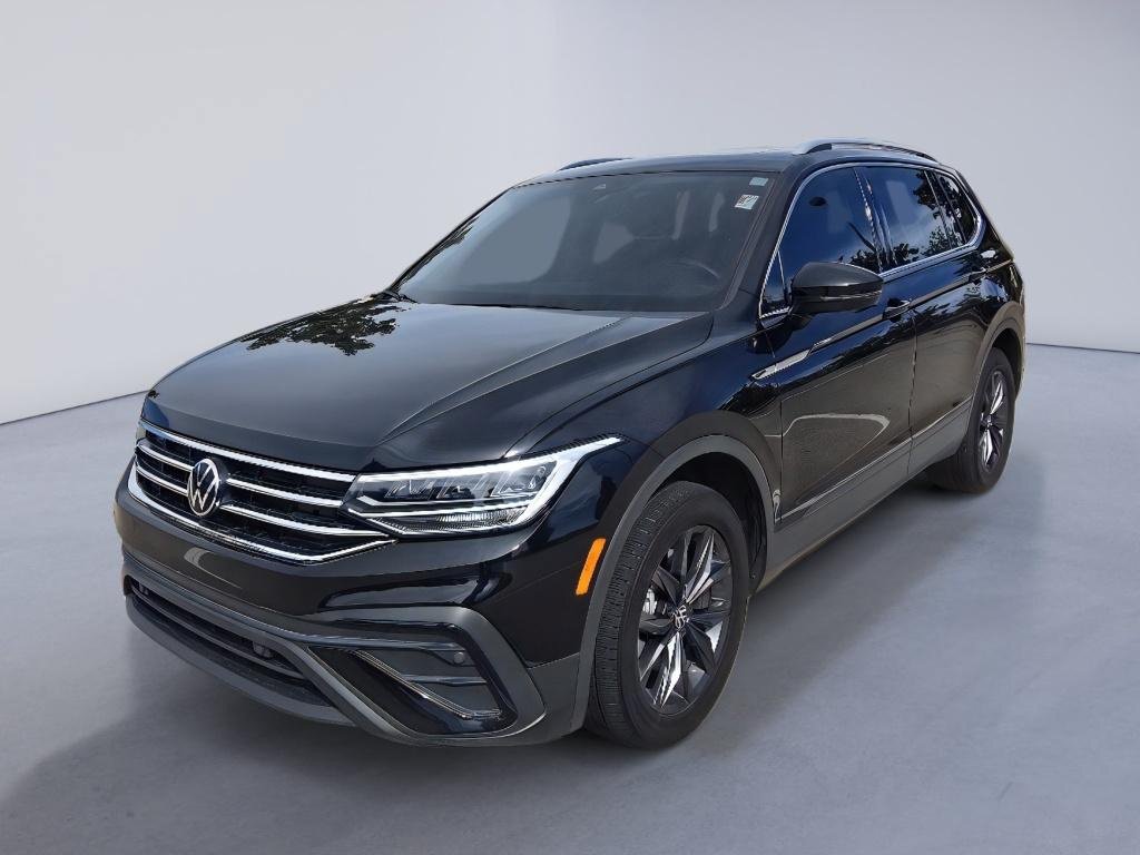Used 2023 Volkswagen Tiguan SE w/ Panoramic Sunroof Package