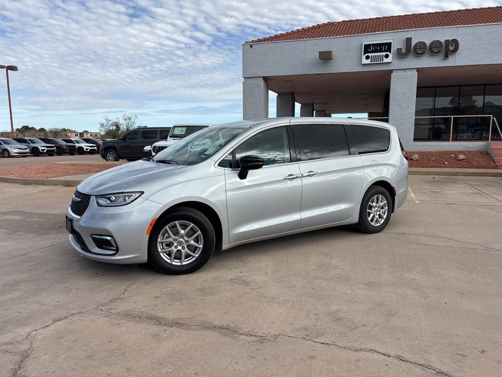 Used 2024 Chrysler Pacifica Touring-L