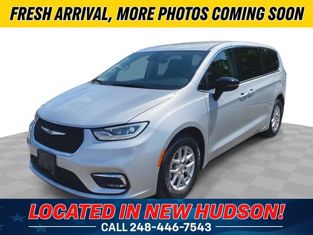 Used 2024 Chrysler Pacifica Touring-L