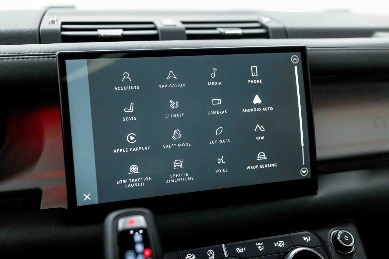 2023 Land Rover Defender 130 SE