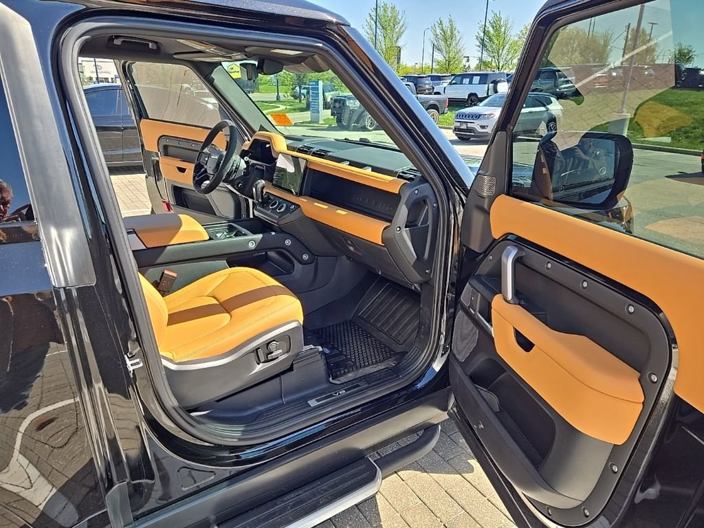 2024 Land Rover Defender 90 V8