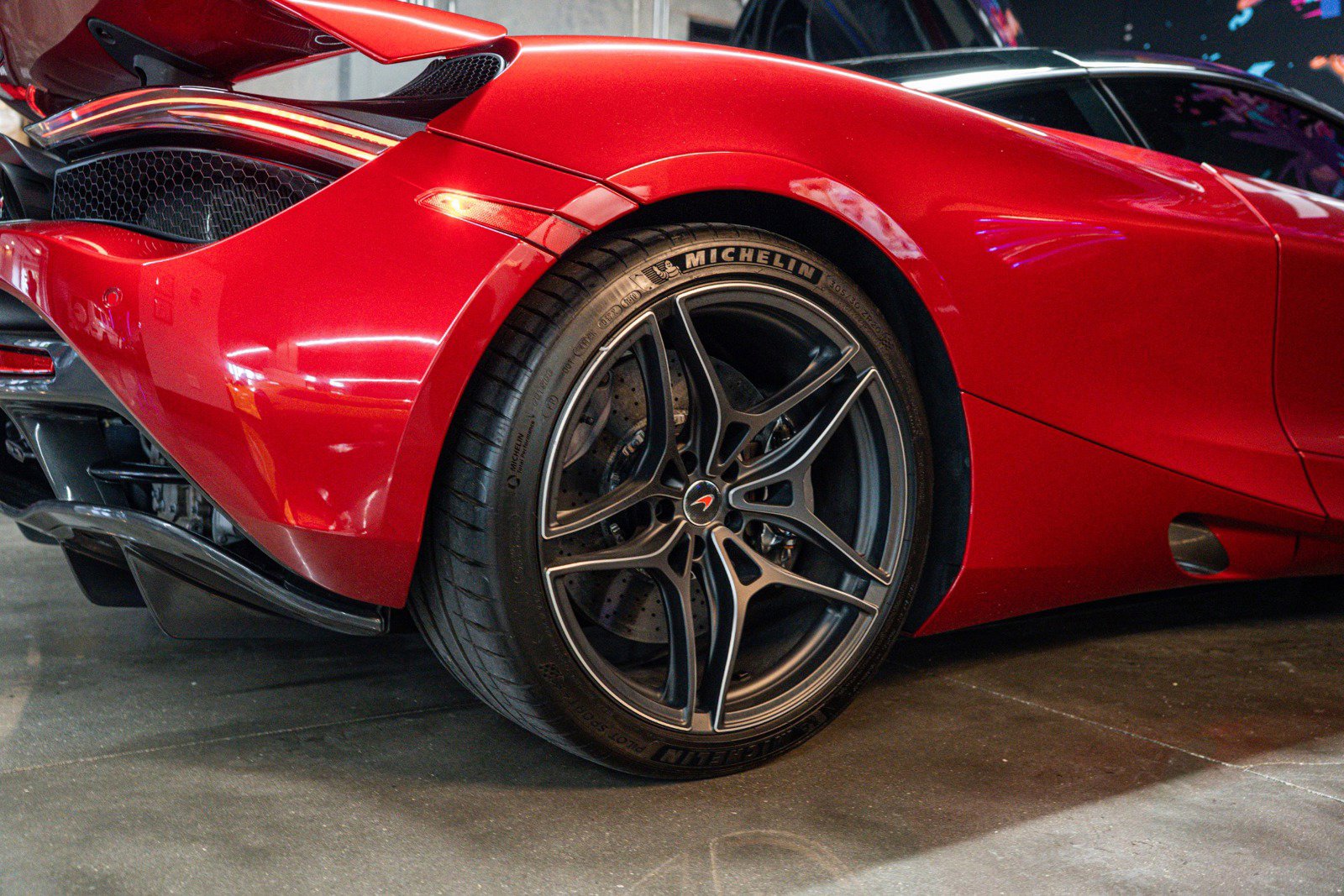 Used 2018 McLaren 720S photo 17