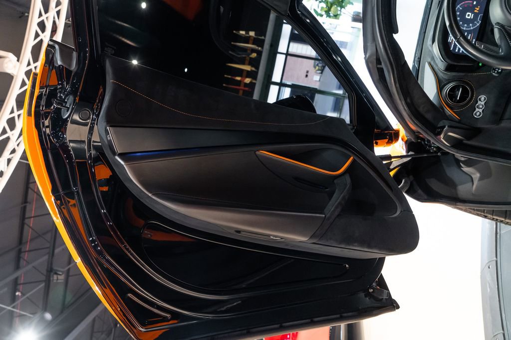 Used 2018 McLaren 720S photo 20