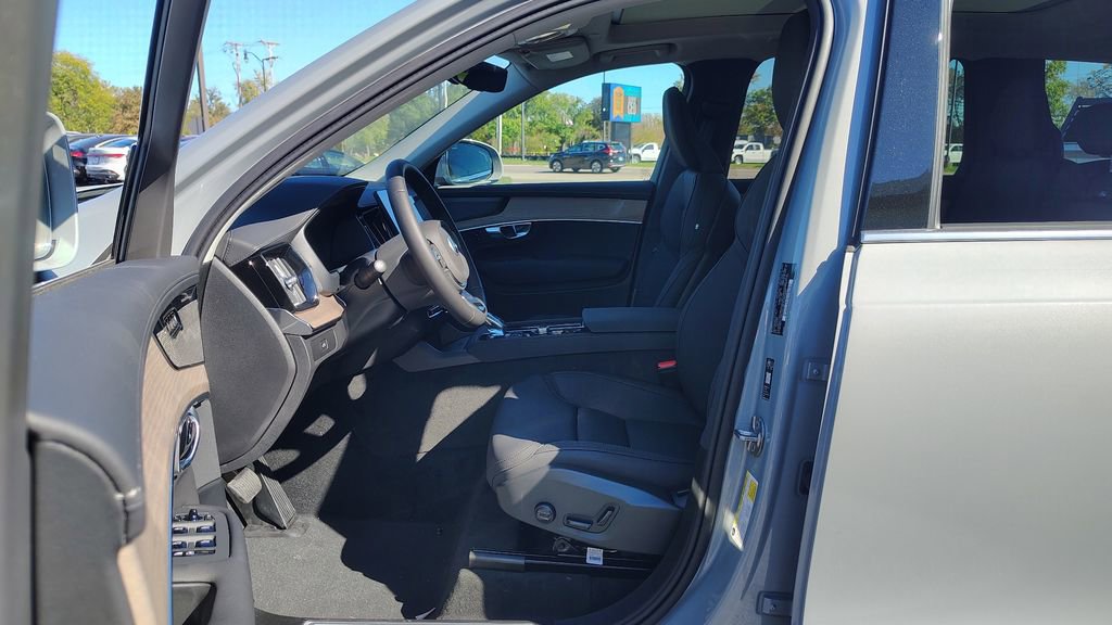 2026 Volvo Xc90 B6 Plus