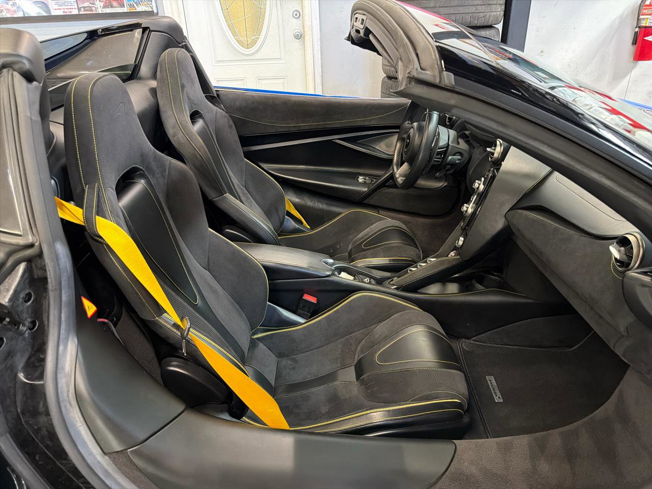 Used 2020 McLaren 720S Performance photo 23