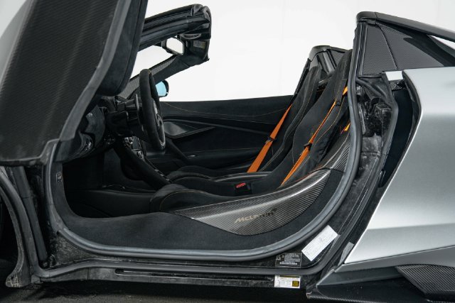 Used 2022 McLaren 765LT photo 16