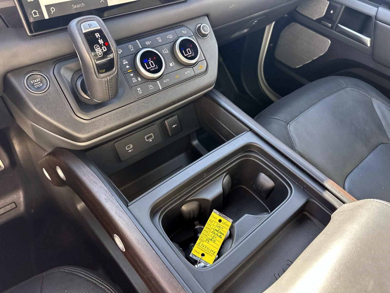 2024 Land Rover Defender 130 X-Dynamic SE