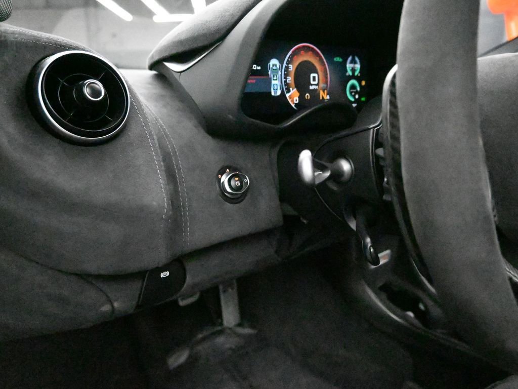 Used 2019 McLaren 600LT photo 28