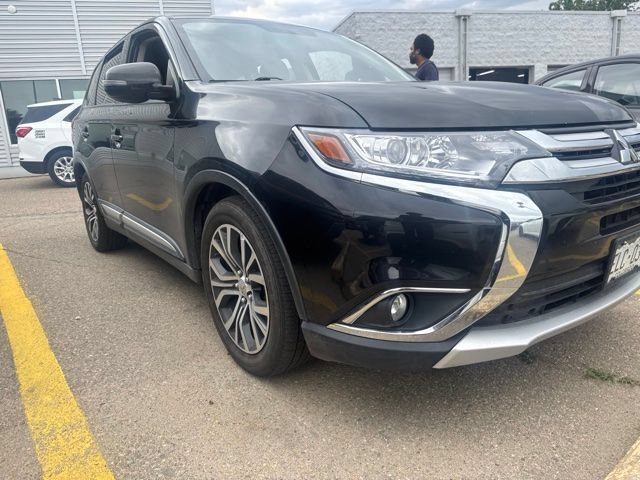 Used 2017 Mitsubishi Outlander SE