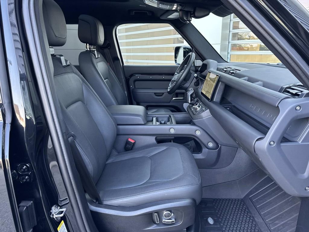 2023 Land Rover Defender 130 X-Dynamic SE