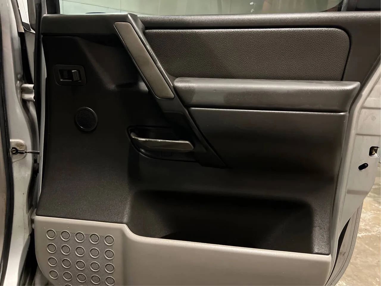 2004 Nissan Titan LE