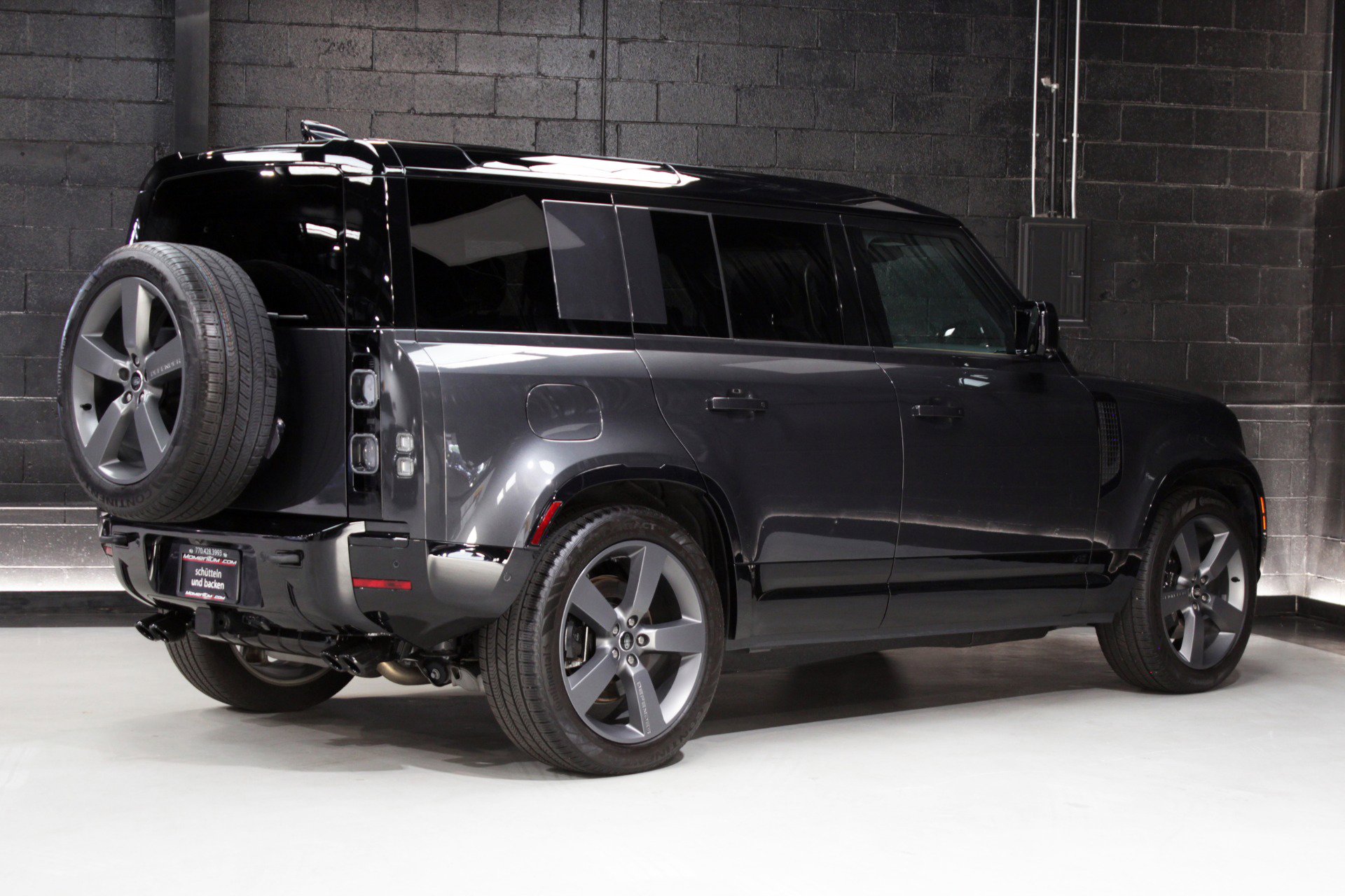 2025 Land Rover Defender 110 V8
