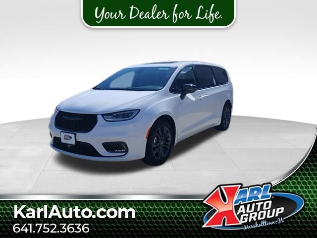 New 2026 Chrysler Pacifica Select