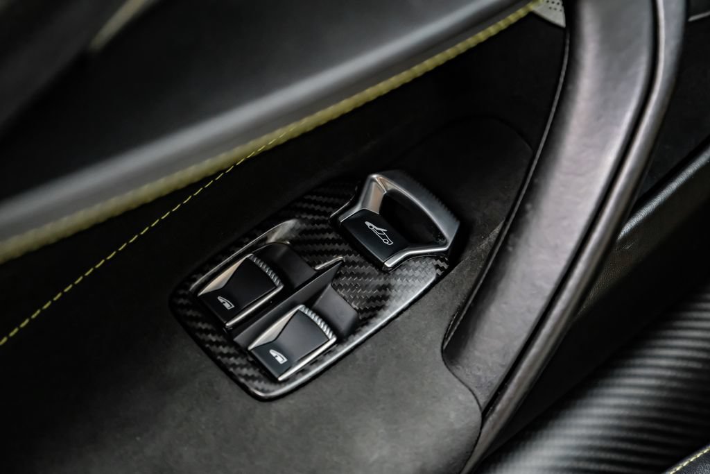 Used 2018 McLaren 720S Performance photo 34