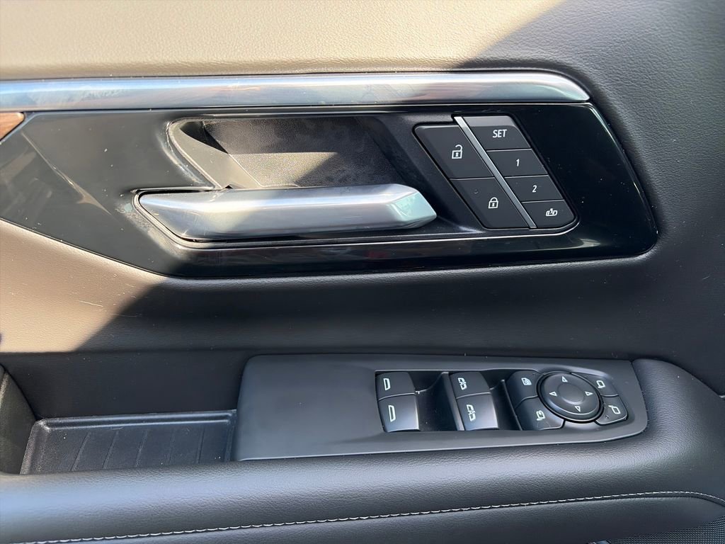 2025 Chevrolet Suburban LT