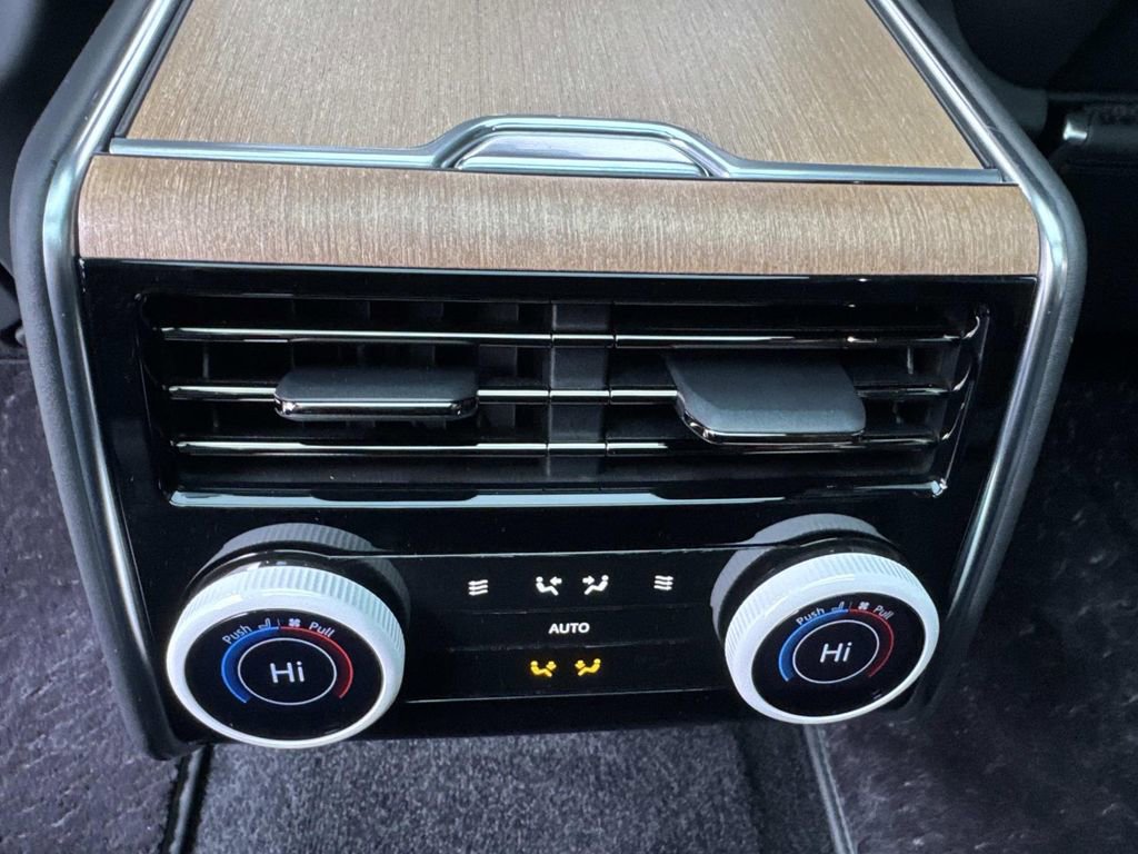 2023 Land Rover Range Rover SV