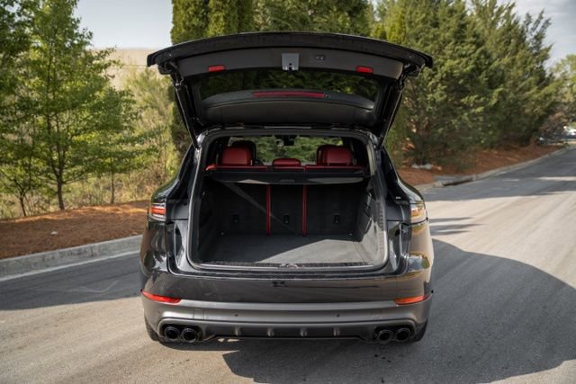 2023 Porsche Cayenne Platinum Edition