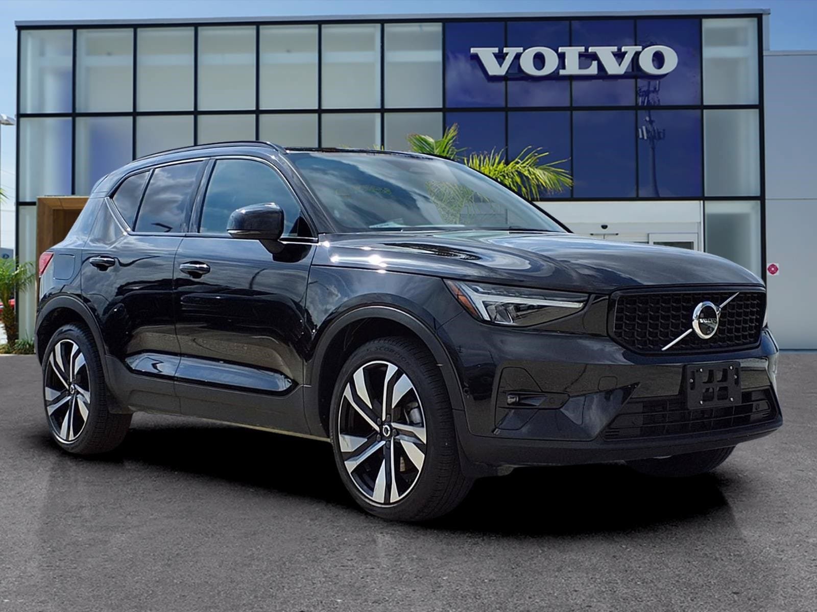 Certified 2024 Volvo XC40 B5 Plus w/ Protection Package Premier