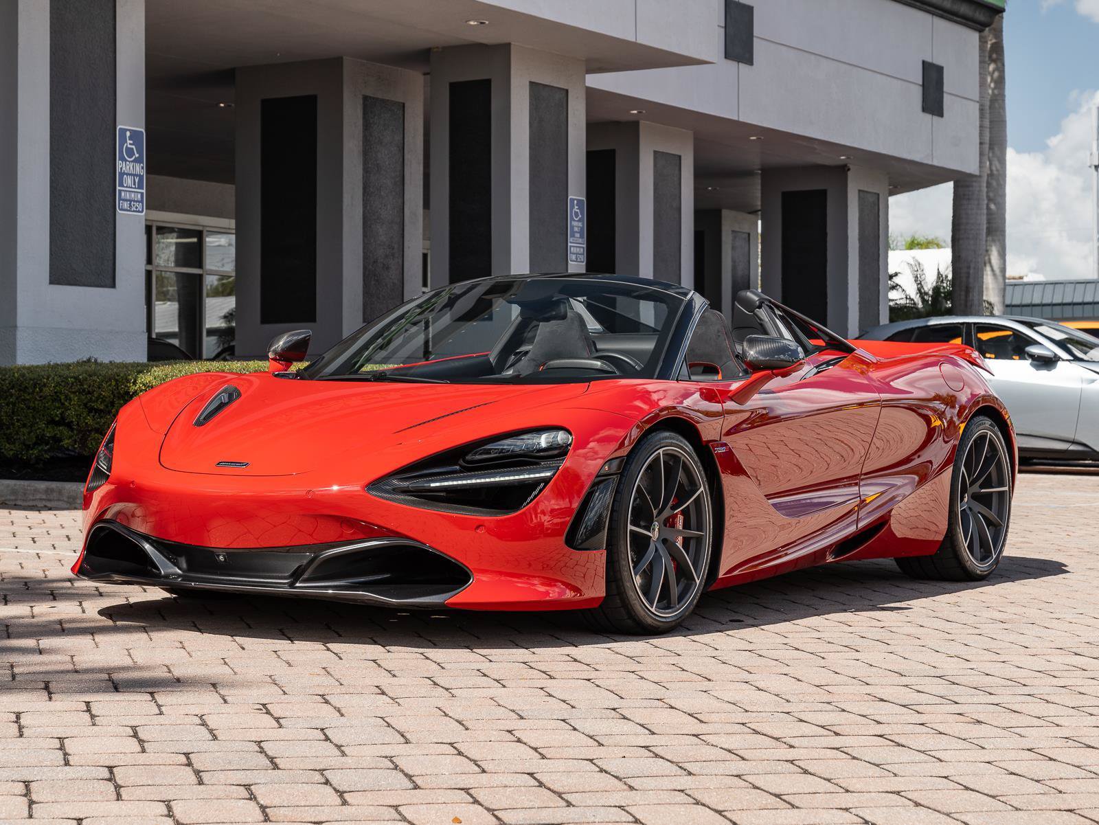 Used 2020 McLaren 720S Performance photo 21