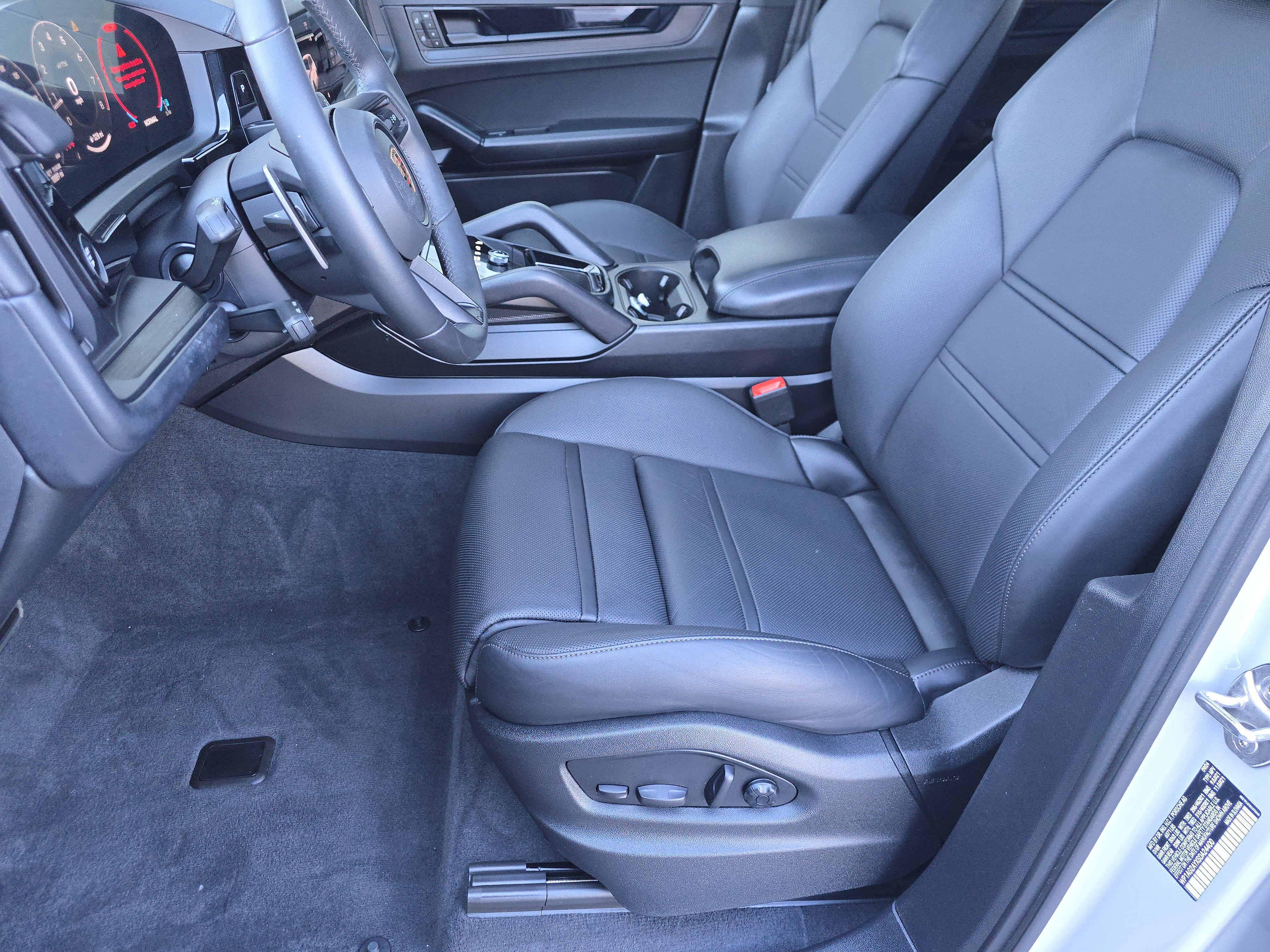 2025 Porsche Cayenne GTS