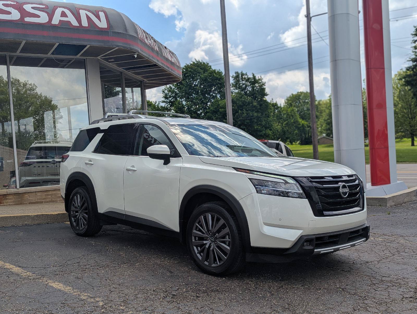 Used 2023 Nissan Pathfinder SL w/ SL Premium Package