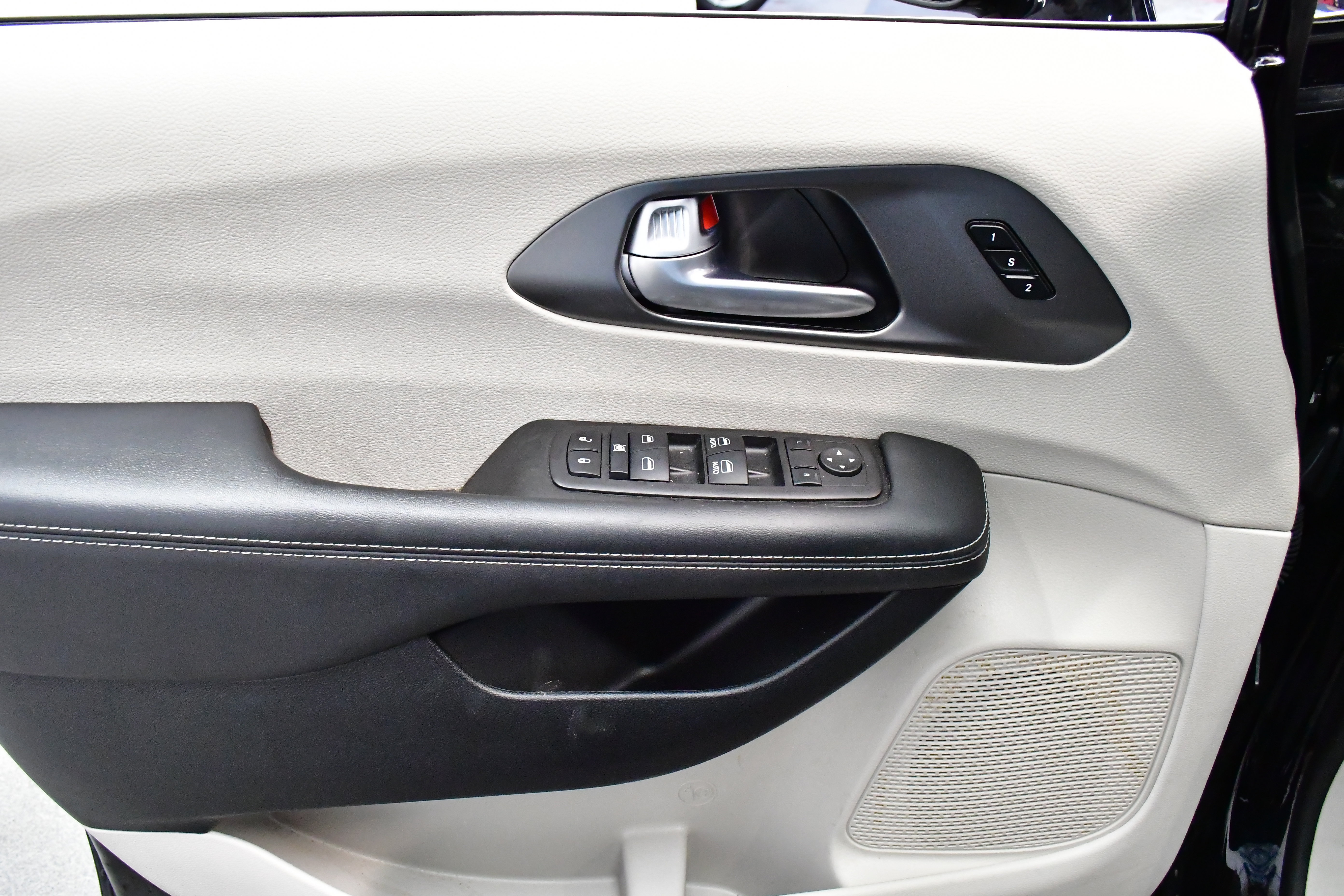 2024 Chrysler Pacifica Touring-L