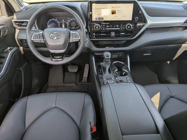 2025 Toyota Highlander Platinum
