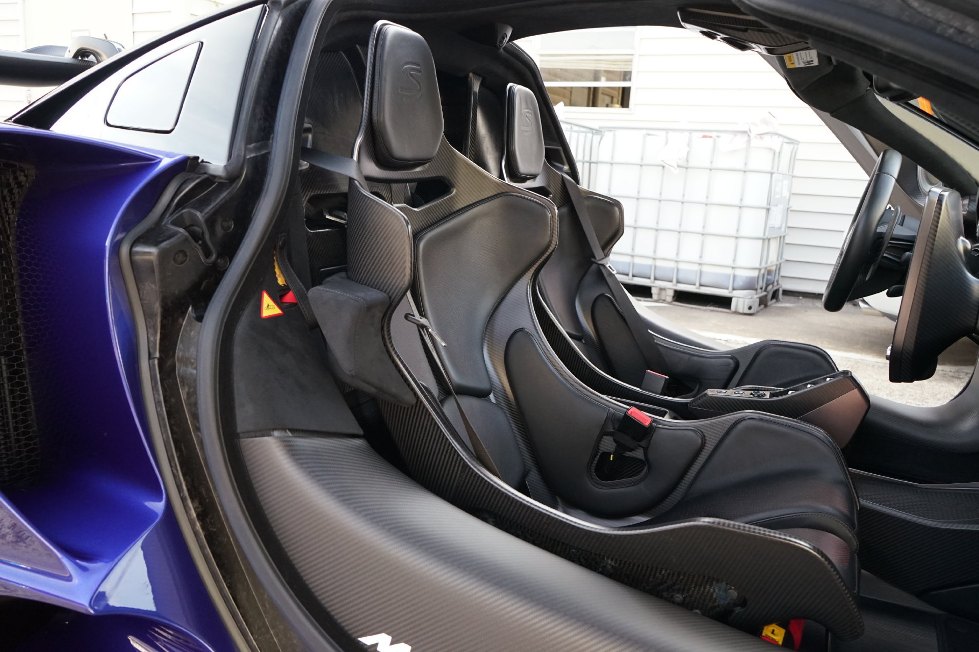 Used 2019 McLaren Senna photo 12