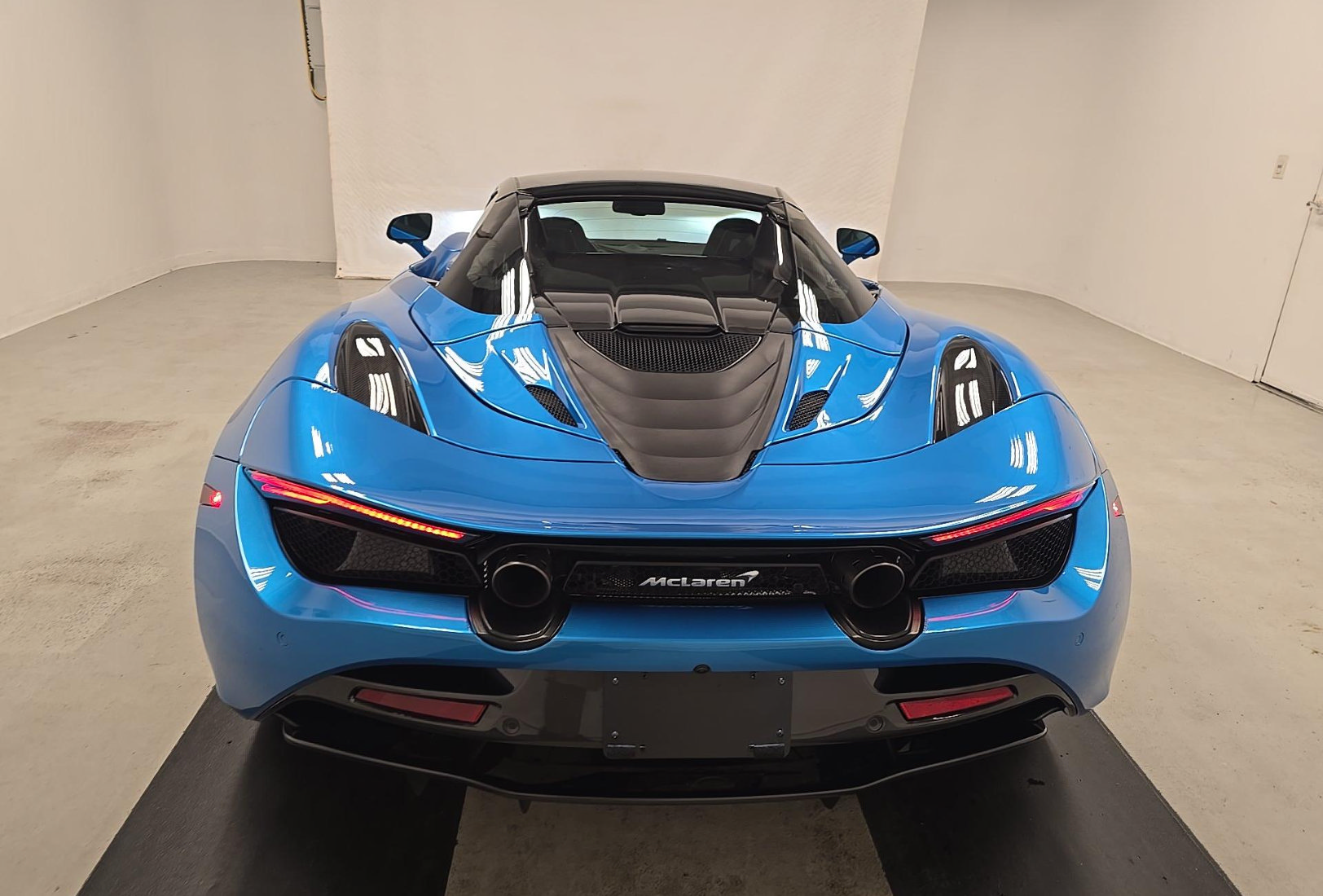 Used 2022 McLaren 720S Spider photo 6