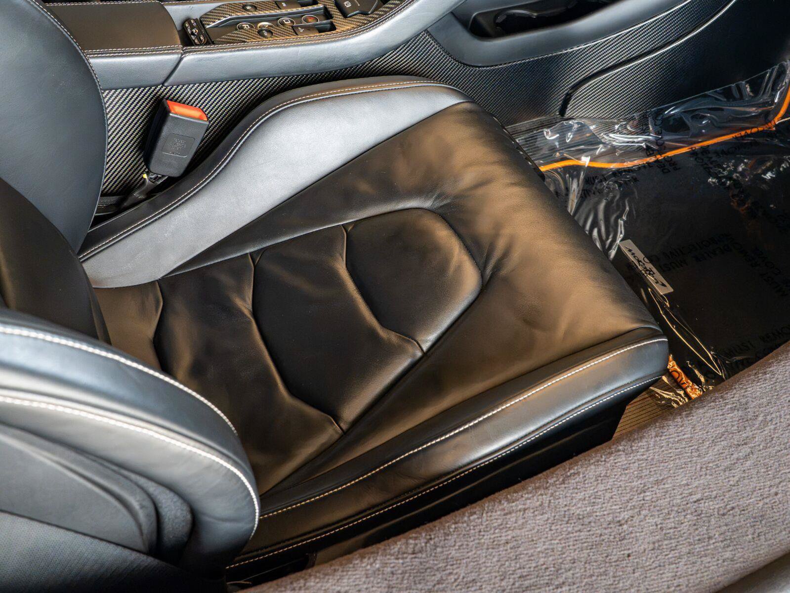 Used 2016 McLaren 675LT Spider photo 24