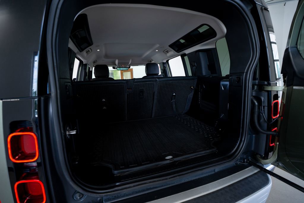 2020 Land Rover Defender 110 SE