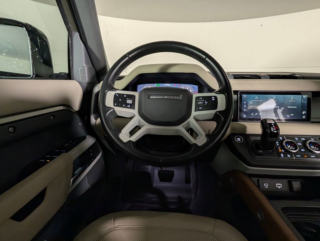 2022 Land Rover Defender 110 SE