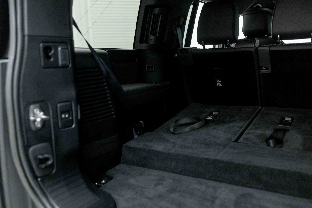 2023 Land Rover Defender 130 SE