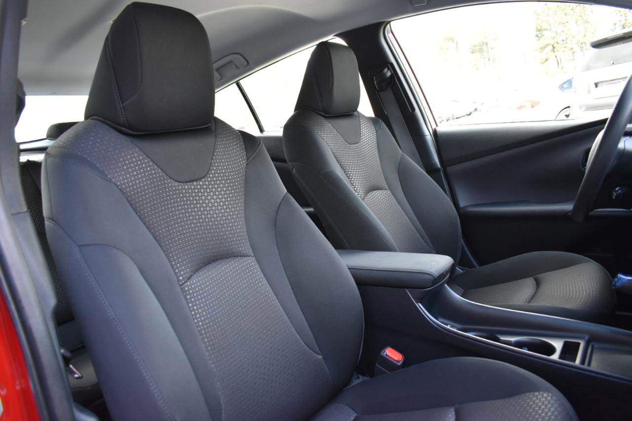 2022 Toyota Prius LE