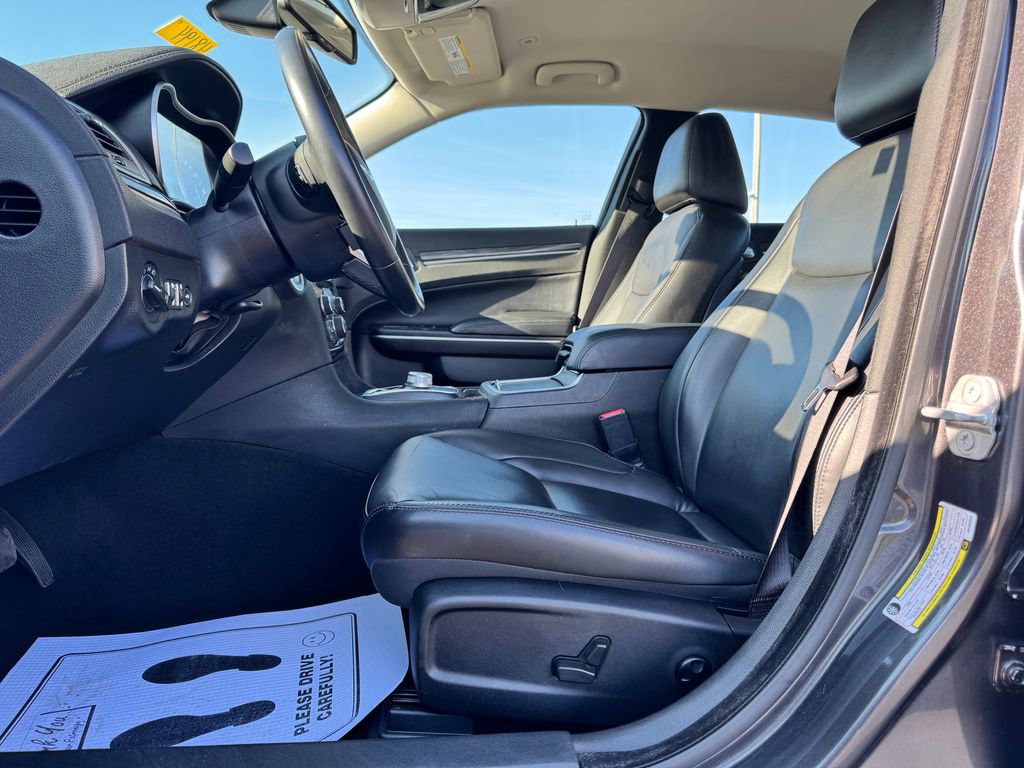 2021 Chrysler 300 Touring L