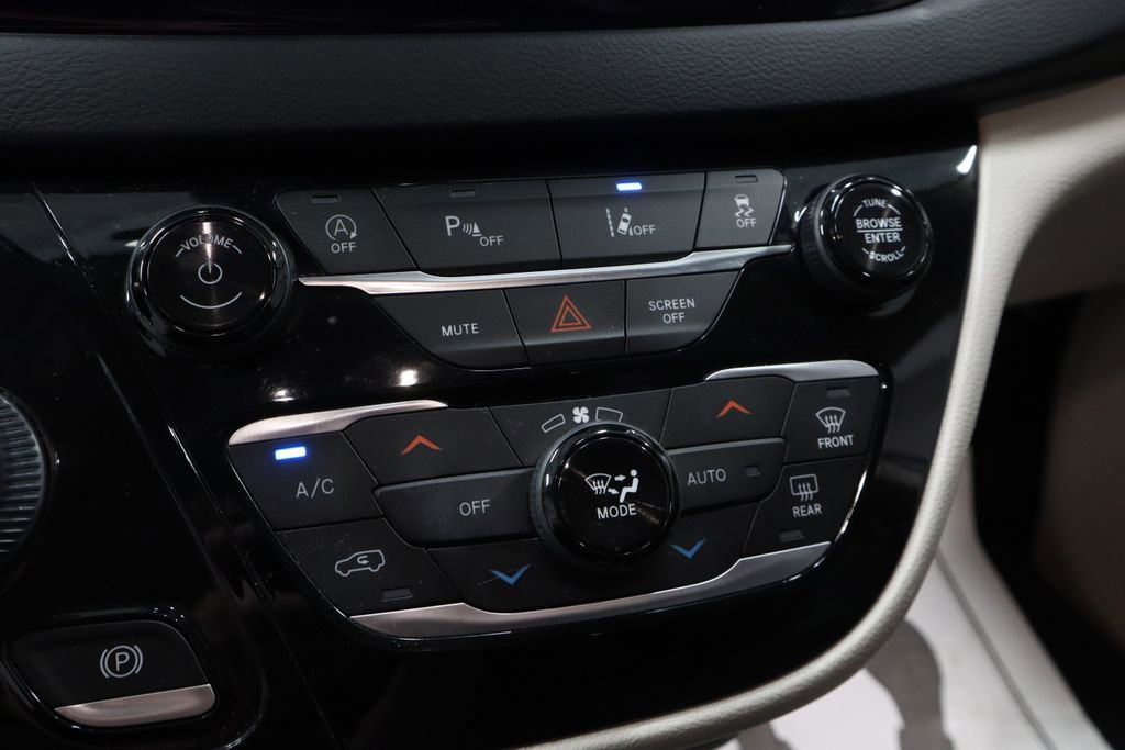 2022 Chrysler Pacifica Touring-L