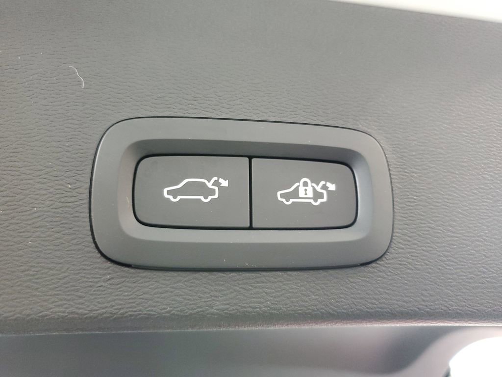 2026 Volvo Xc40 B5 Core