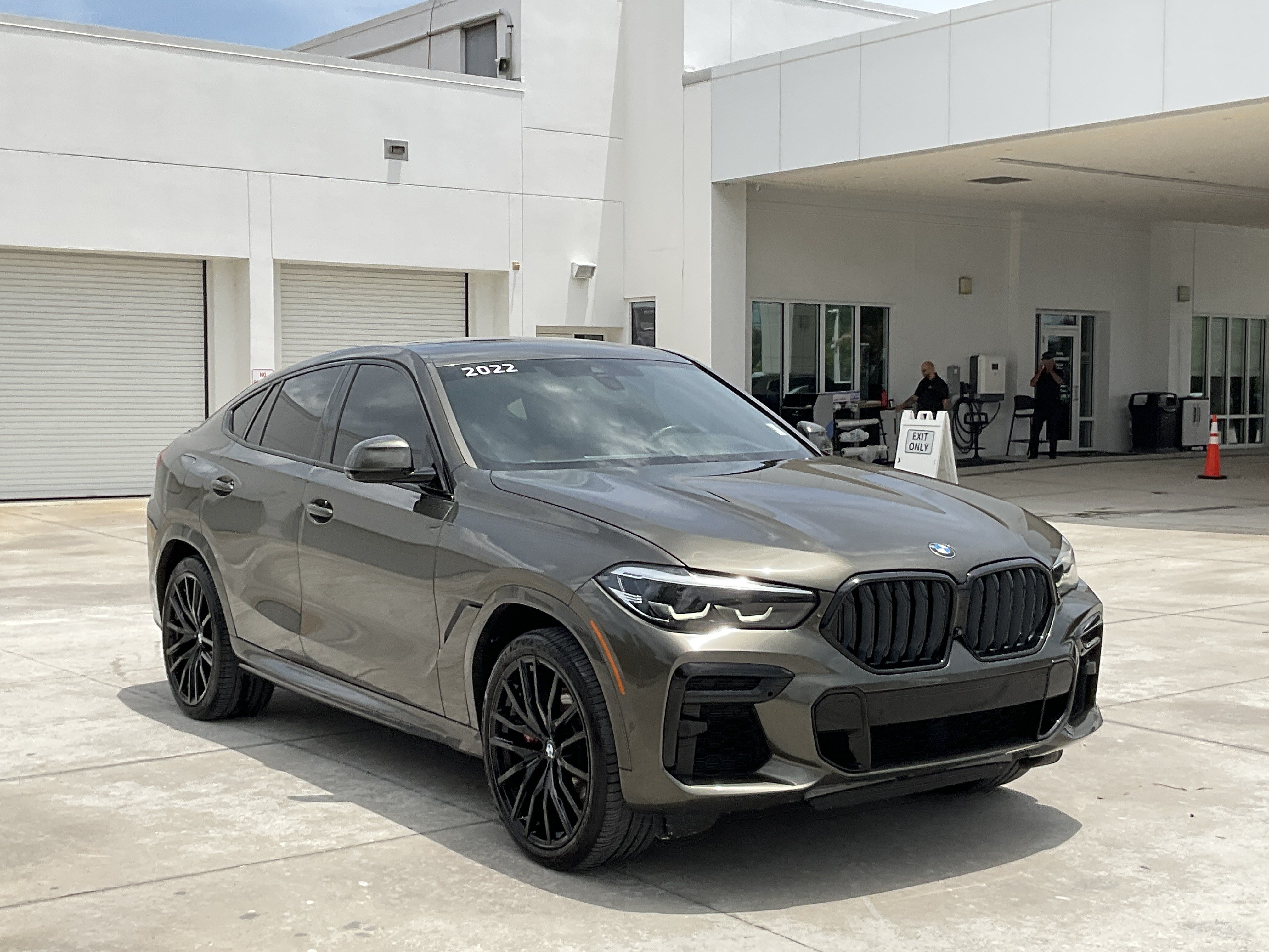 Used 2022 BMW X6 xDrive40i w/ M Sport Package