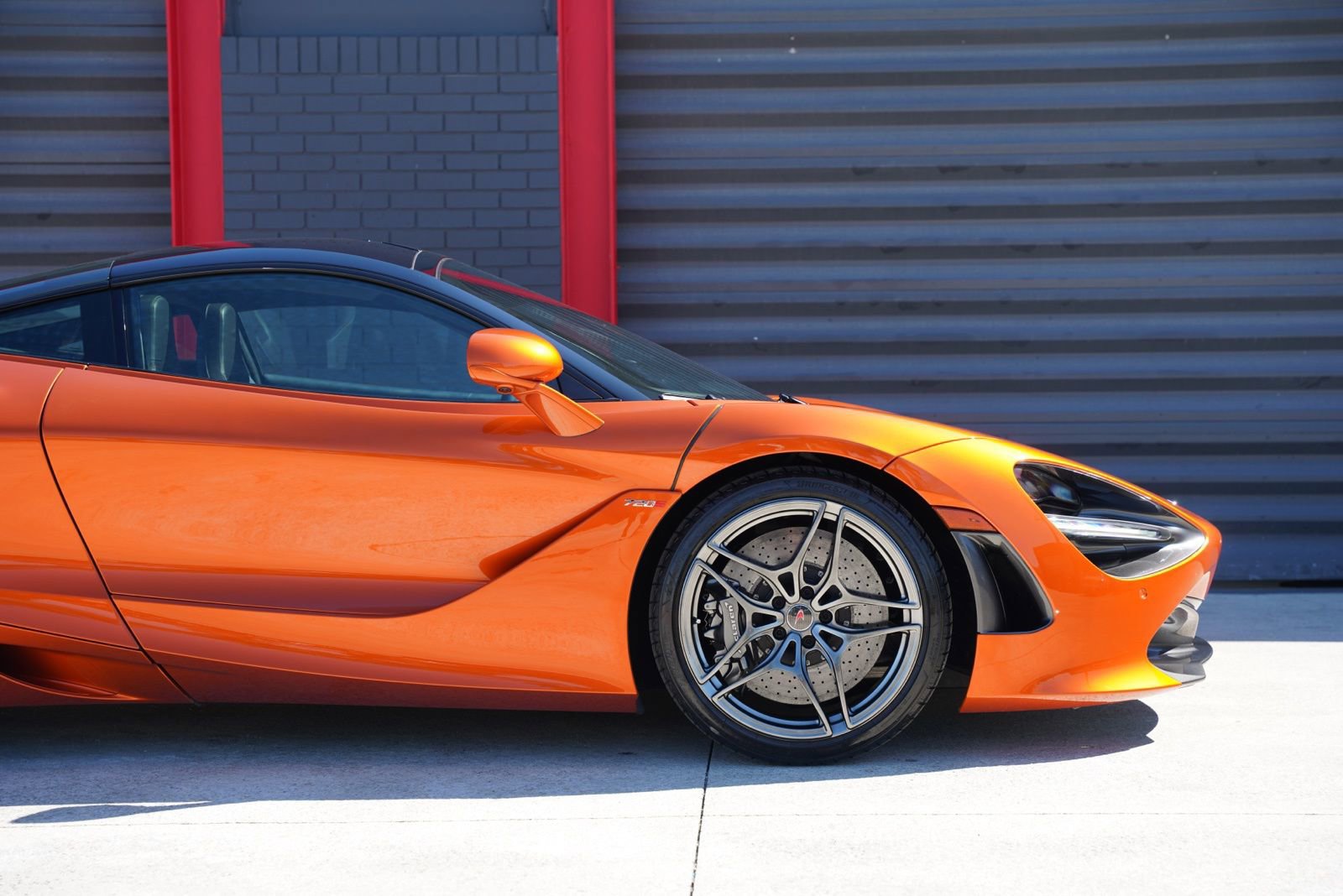 Used 2018 McLaren 720S Luxury photo 14
