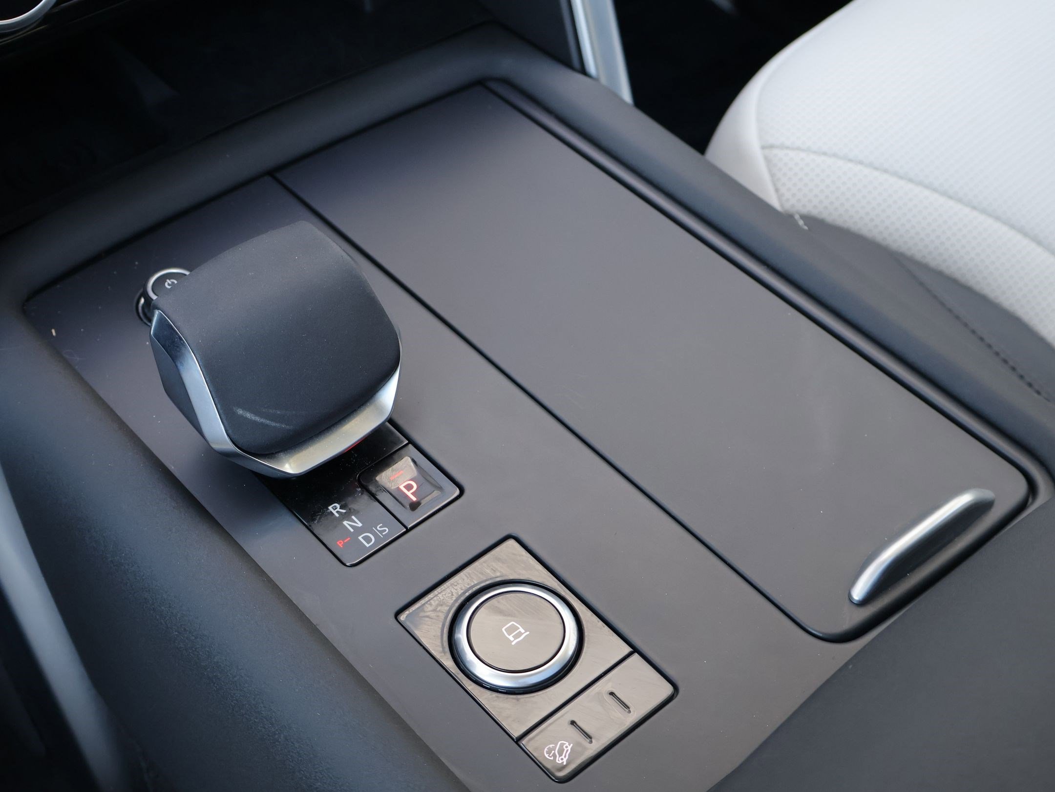 2025 Land Rover Discovery S