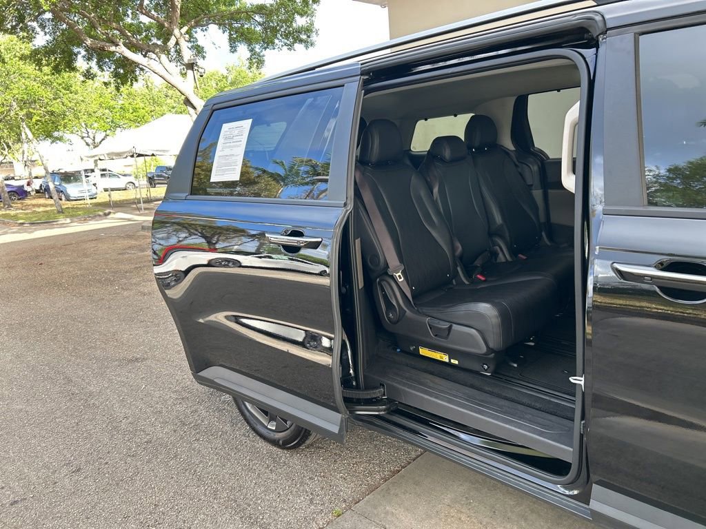 2025 Kia Carnival EX