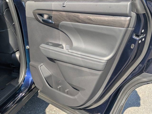 2025 Toyota Highlander Platinum