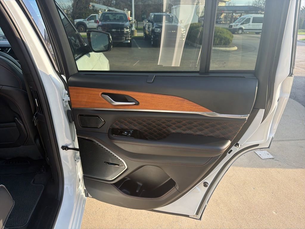 2022 Jeep Grand Cherokee Summit